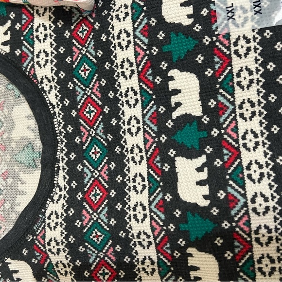 Old Navy Women's Comfy and Warm tops! - Picture 3 of 4